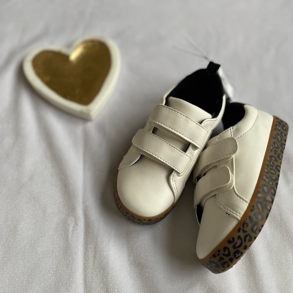NWT white a leopard gym shoes